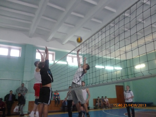 Игровой момент по волейболу среди учащихся - 2013. Блокирование. 